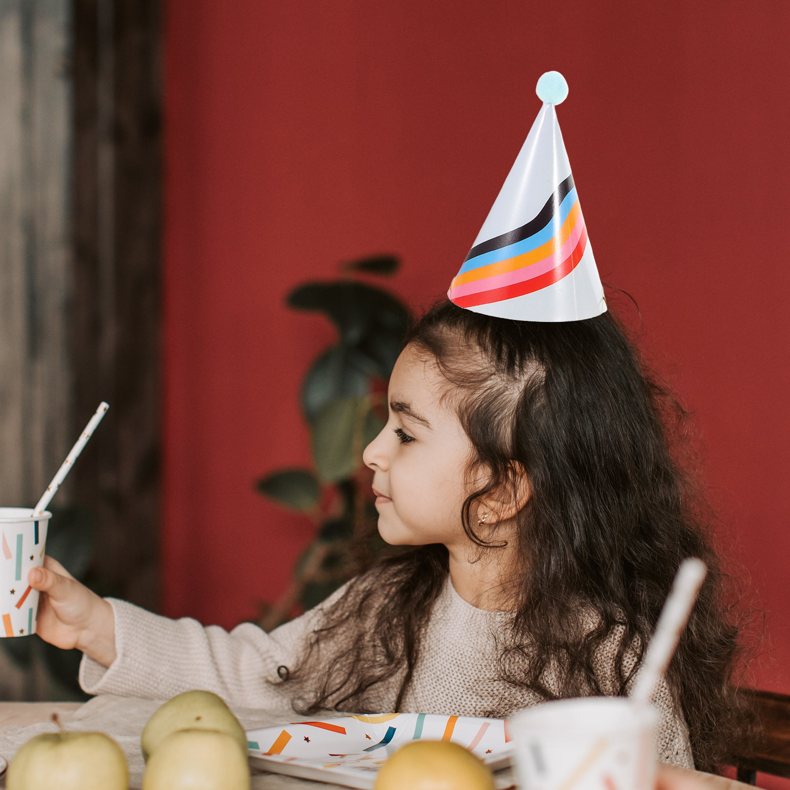 Party Hat Cone - 3個入り、金箔があしらわれた紙製の円錐形帽子。小さなパーティー用、または1歳のお誕生日パーティーの飾り付けに。まとめ買いにも最適。